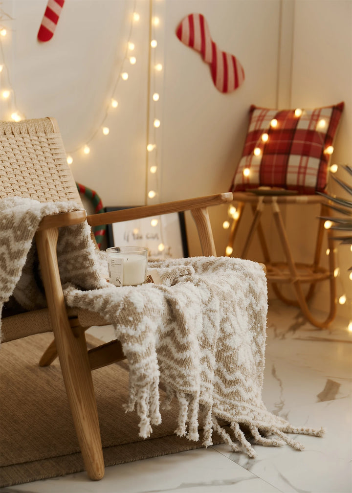 Winter Wonderland Knit Throw Blanket with Fringes