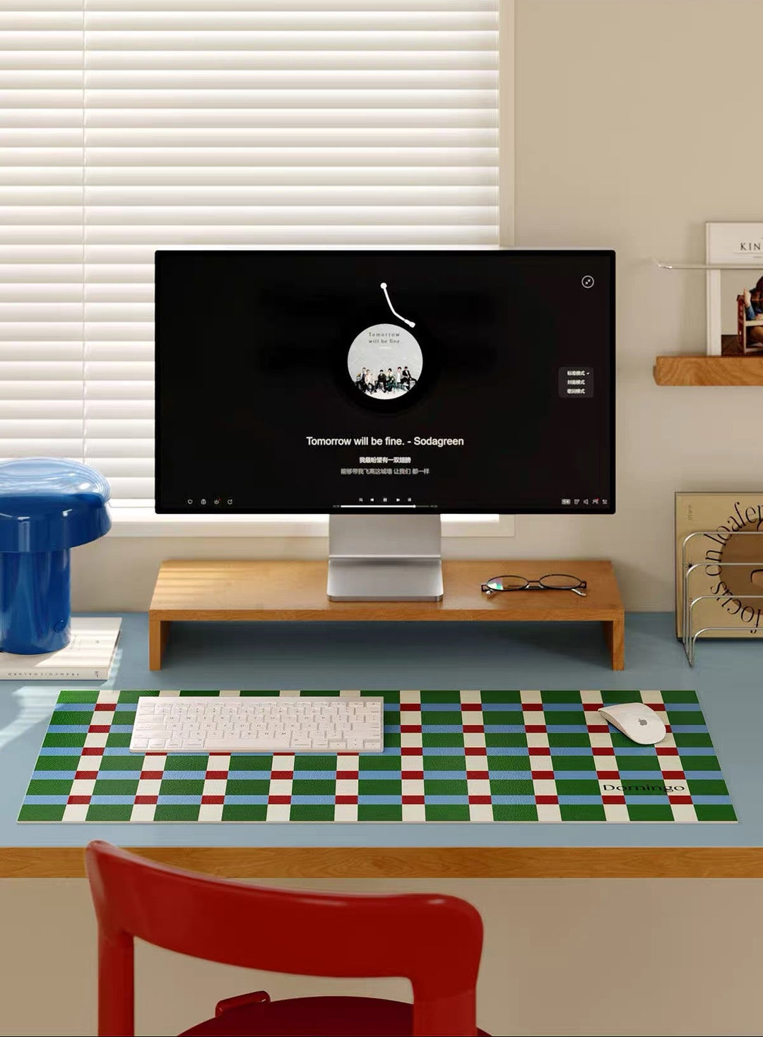 Red &amp; Green Color Jumping Desk Mat
