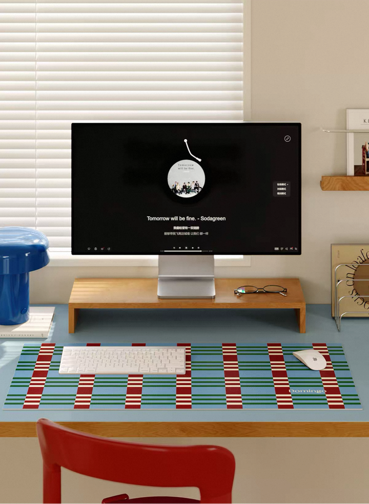 Orange &amp; Blue Color Jumping Desk Mat