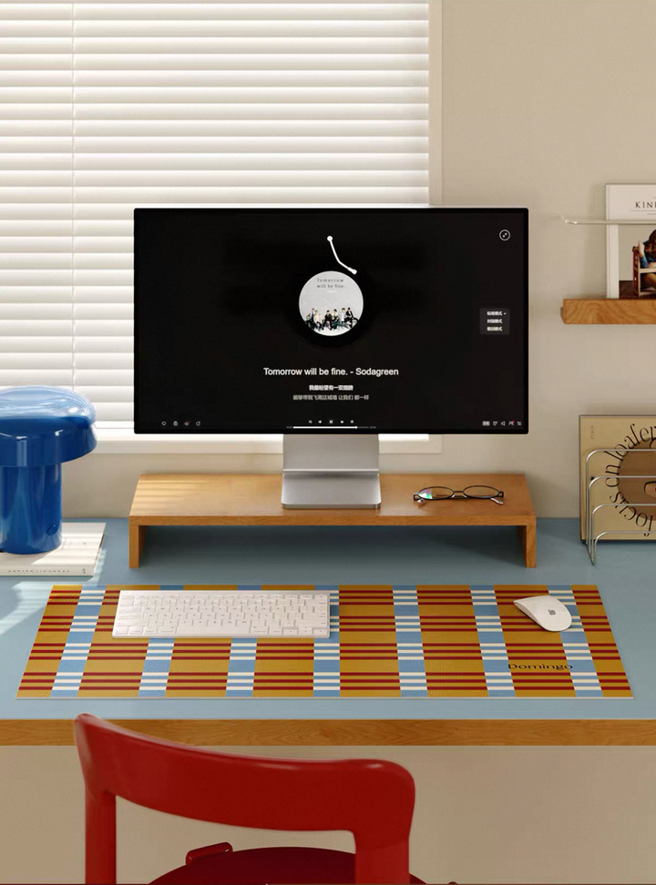 Orange &amp; Blue Color Jumping Desk Mat