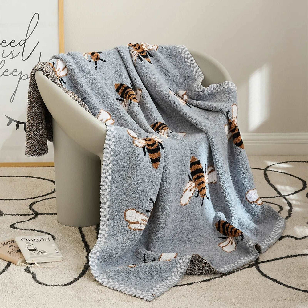 Bee Pattern Blanket Pillows | Bee Blanket Pillows | itsdecorszn