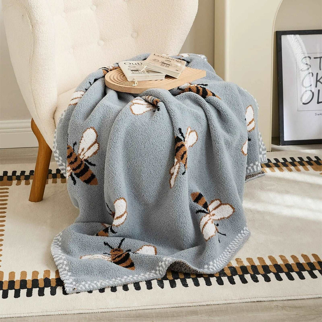 Bee Pattern Blanket Pillows | Bee Blanket Pillows | itsdecorszn