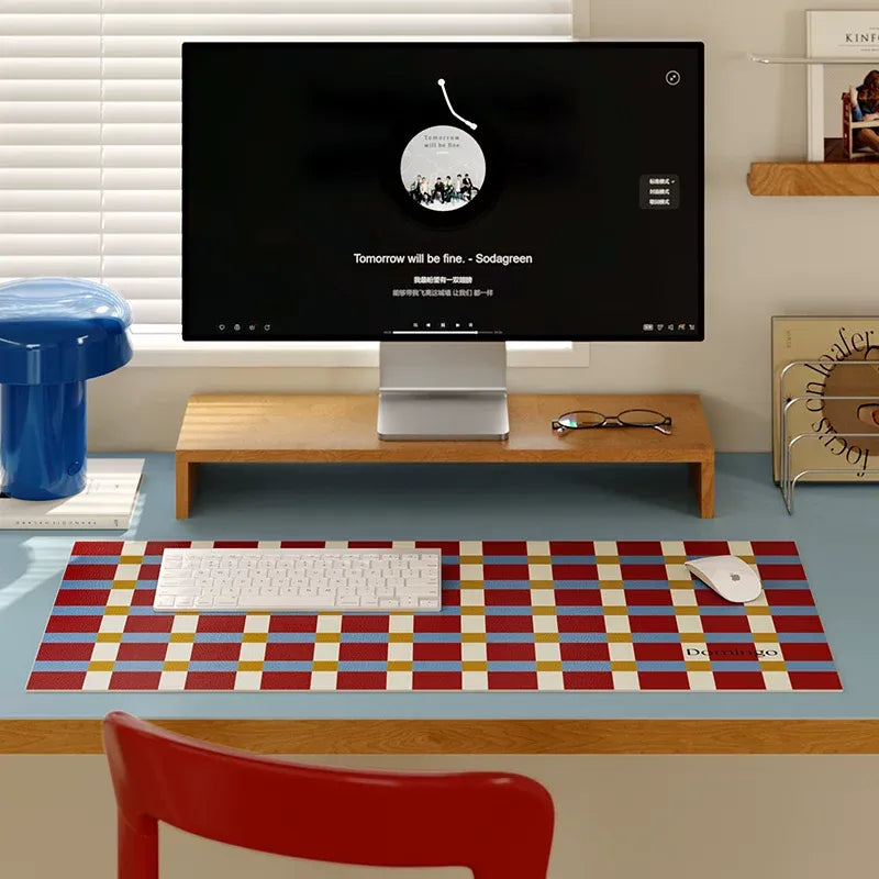 Red &amp; Green Color Jumping Desk Mat