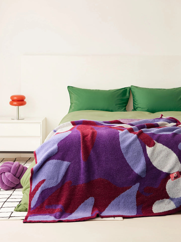 Apple & Leaf Throw Blanket