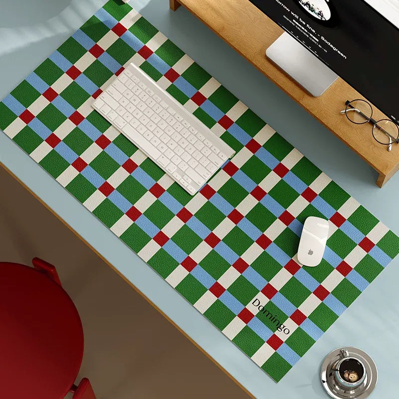 Red &amp; Green Color Jumping Desk Mat
