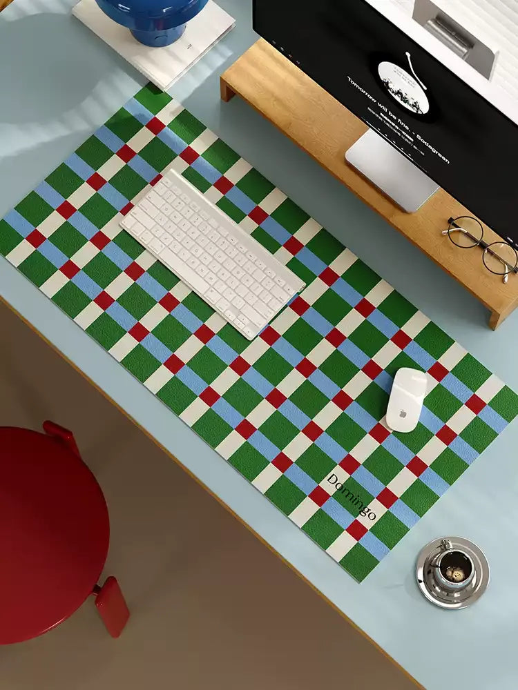 Red &amp; Green Color Jumping Desk Mat