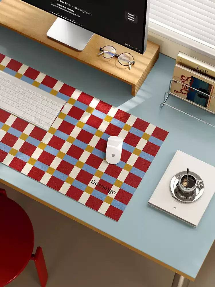 Red &amp; Green Color Jumping Desk Mat