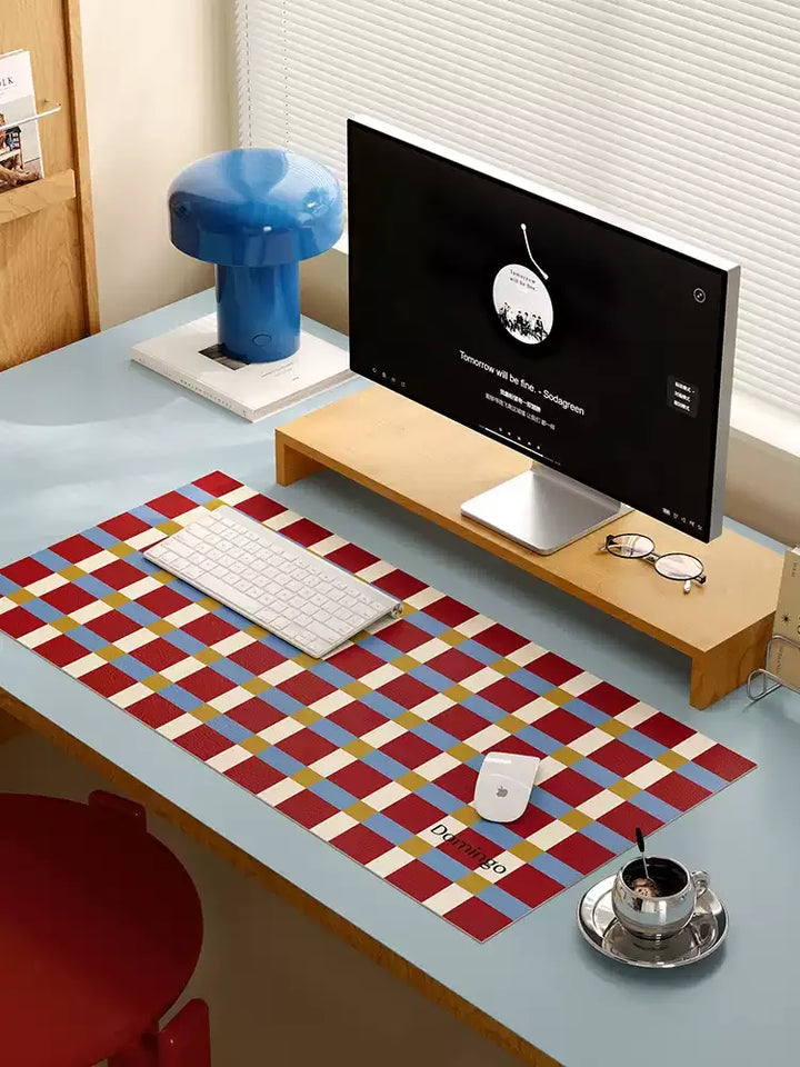Red &amp; Green Color Jumping Desk Mat